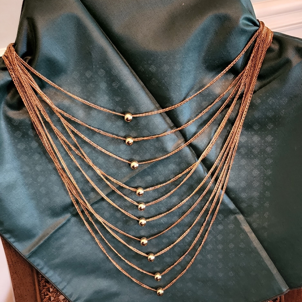 Beautiful tiered necklace